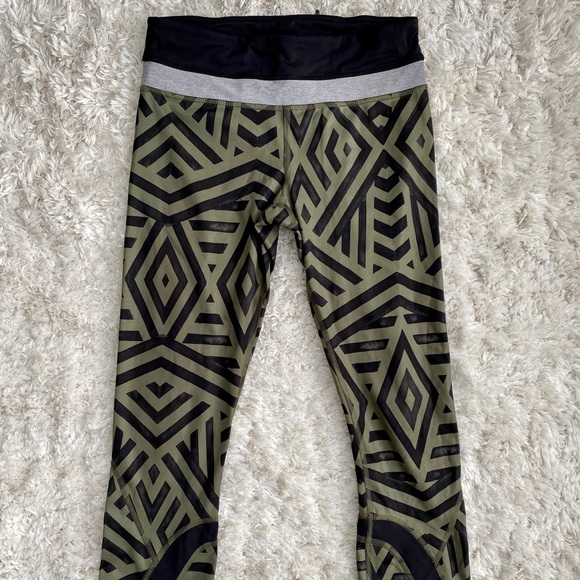 Lululemon patterned capri - Picture 2 of 4